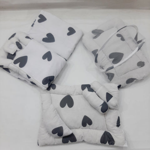 8 Pieces Baby Bedding White Black Hearts - VOL 13